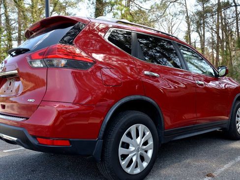 Used 2017 Nissan Rogue S w/ S Appearance Package AWD/4WD image 4