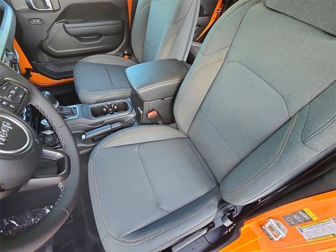 New 2025 Jeep Gladiator Sport image 15