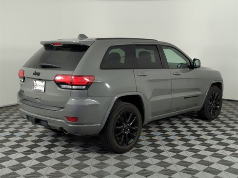 Used 2021 Jeep Grand Cherokee Laredo X image 5