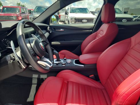 Used 2023 Alfa Romeo Stelvio Sprint RWD image 11