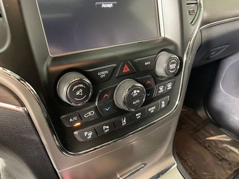 Used 2017 Jeep Grand Cherokee Overland w/ Jeep Active Safety Group AWD/4WD image 8