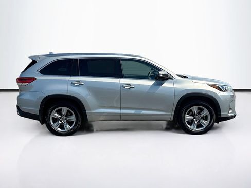 Used 2017 Toyota Highlander Limited AWD/4WD image 4