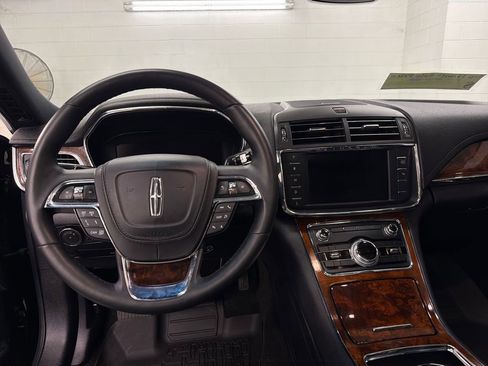 Used 2019 Lincoln Continental Select w/ Continental Climate Package FWD image 8