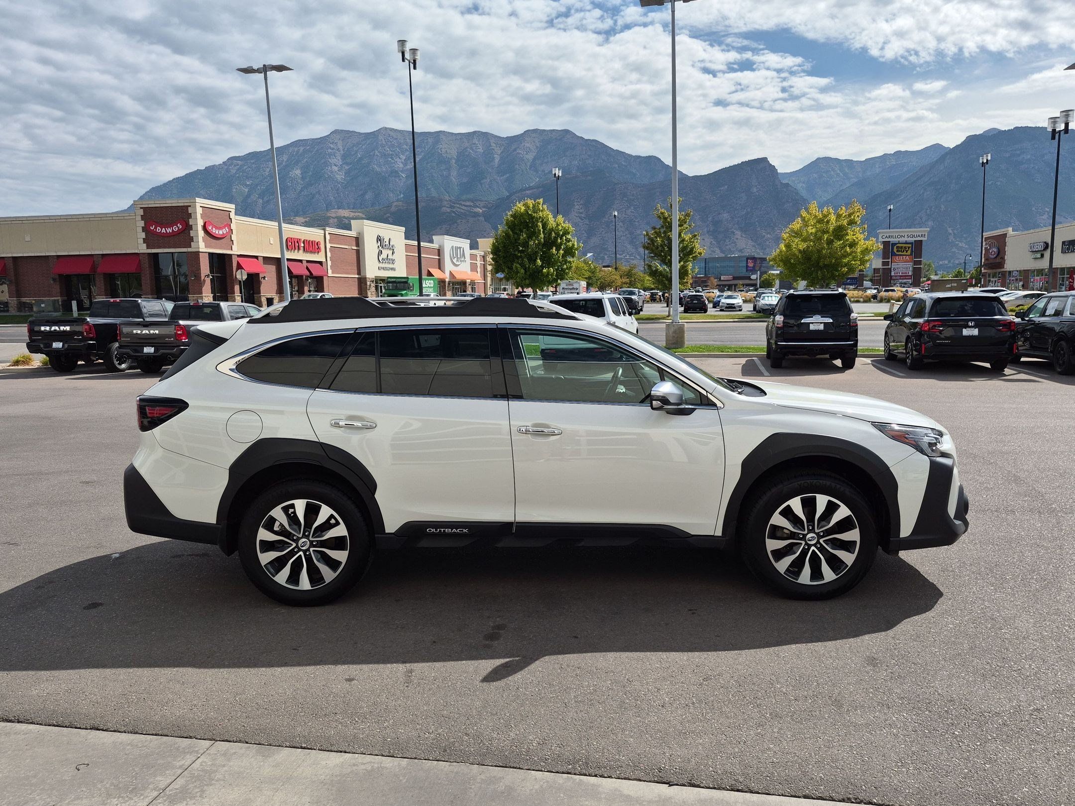 Used 2025 Subaru Outback Touring w/ Popular Package #2 AWD/4WD image 2