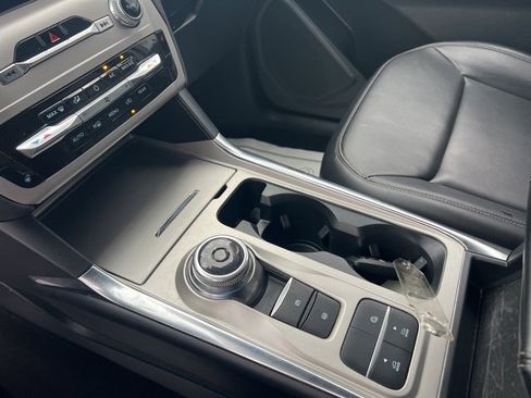 Used 2023 Ford Explorer XLT w/ Equipment Group 202A image 39