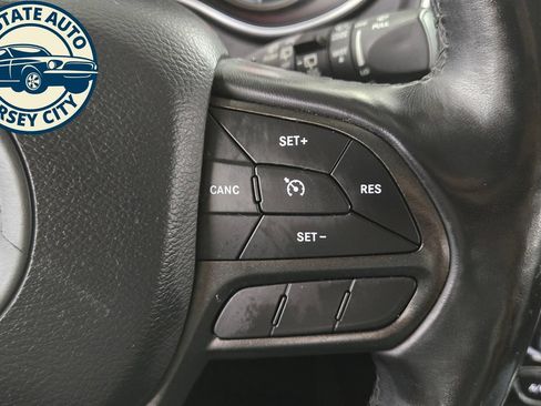Used 2019 Jeep Cherokee Trailhawk w/ Comfort/Convenience Group AWD/4WD image 14