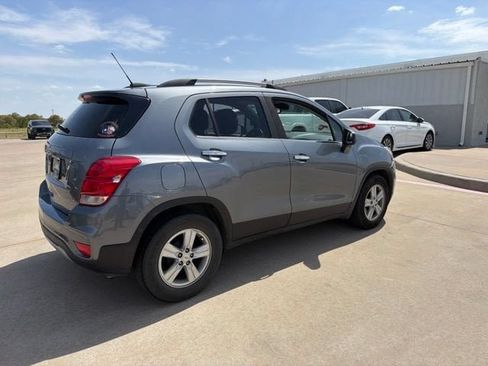 Used 2019 Chevrolet Trax LT w/ LT Convenience Package FWD image 5