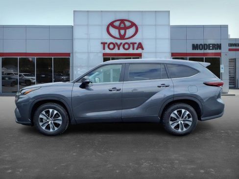 Used 2024 Toyota Highlander XLE image 8
