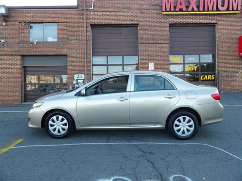 Used 2010 Toyota Corolla LE image 2