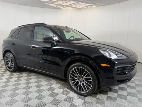 Used 2023 Porsche Cayenne AWD/4WD image 10