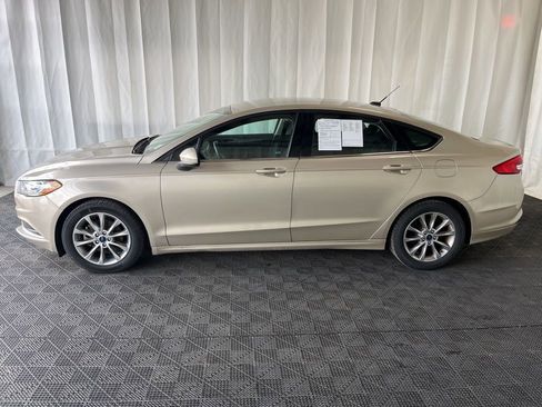 Used 2017 Ford Fusion SE FWD image 29