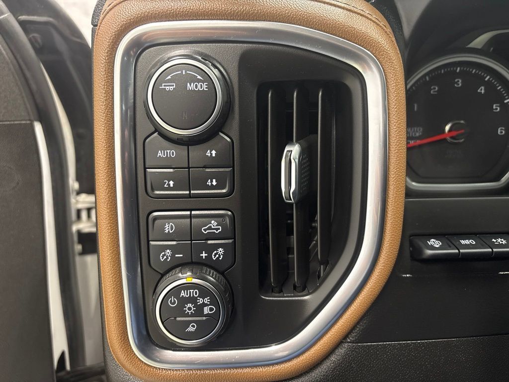 Used 2021 Chevrolet Silverado 1500 High Country w/ Technology Package AWD/4WD image 26