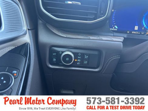 Used 2022 Ford Explorer Platinum w/ Premium Technology Package image 14