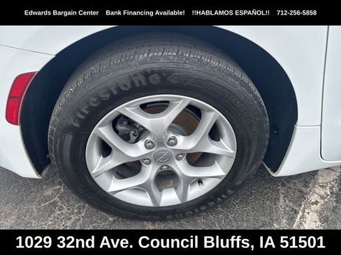 Used 2019 Chrysler Pacifica Touring Plus w/ Tire & Wheel Group FWD image 11