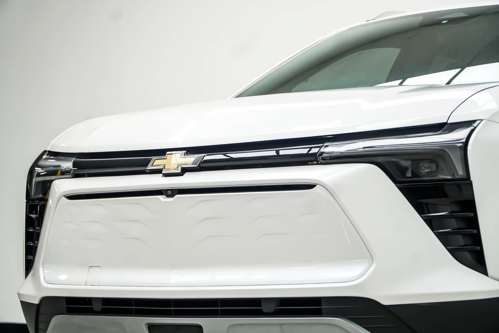 Used 2024 Chevrolet Blazer EV LT AWD/4WD image 2