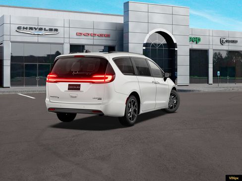 New 2027 Chrysler Pacifica Limited AWD/4WD image 7