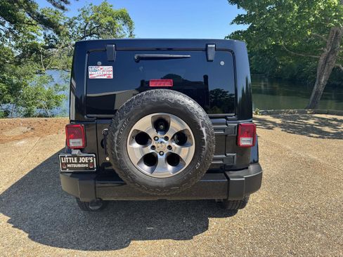 Used 2017 Jeep Wrangler Unlimited Sahara w/ Connectivity Group AWD/4WD image 7