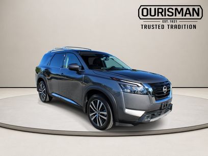 Used 2025 Nissan Pathfinder Platinum w/ Cargo Package