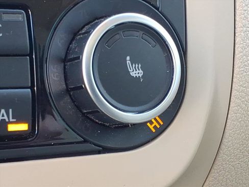 Used 2011 Volkswagen Tiguan S image 11