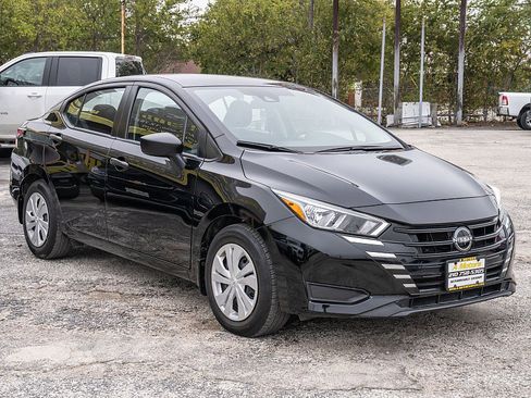 Used 2023 Nissan Versa S w/ Trunk Package image 3