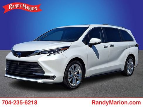 Used 2022 Toyota Sienna Platinum FWD image 1