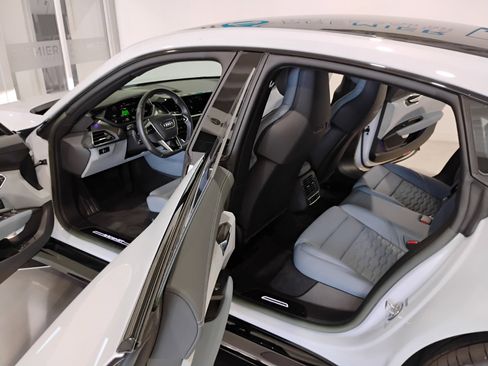 Used 2022 Audi e-tron GT Prestige w/ Prestige Package image 9