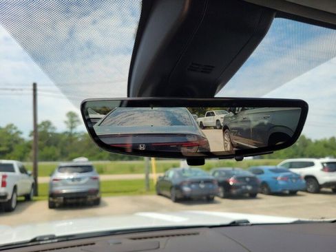 Used 2021 GMC Yukon Denali w/ Denali Premium Package image 23