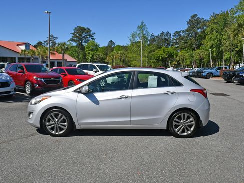 Used 2016 Hyundai Elantra GT w/ Option Group 02 FWD image 2
