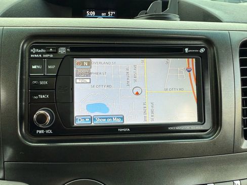 Used 2013 Toyota Sienna XLE image 17