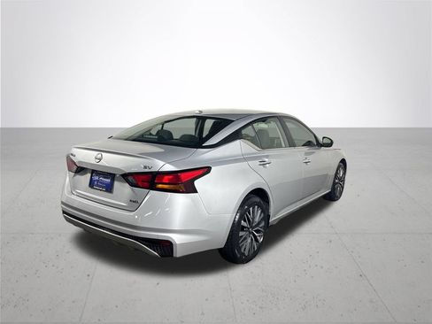 Used 2024 Nissan Altima 2.5 SV AWD/4WD image 6