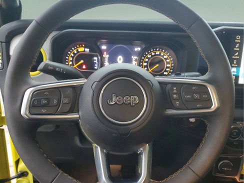 Used 2024 Jeep Wrangler Sahara image 19