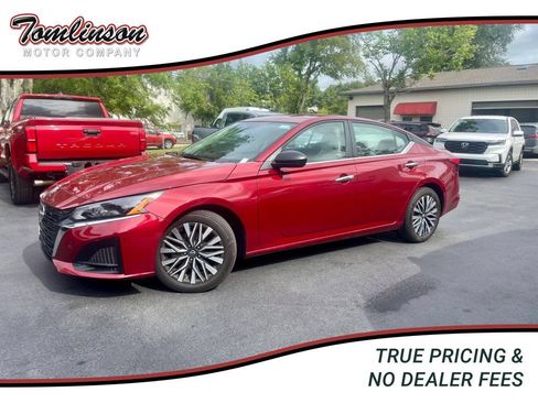 Used 2025 Nissan Altima 2.5 SV FWD image 1