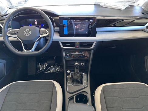 New 2026 Volkswagen Taos SE image 19