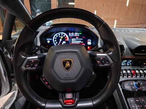 Used 2017 Lamborghini Huracan LP 580-2 RWD image 12