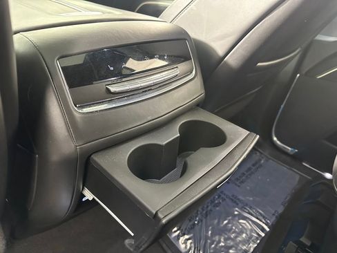 Used 2022 Cadillac Escalade ESV Premium Luxury Platinum AWD/4WD image 32