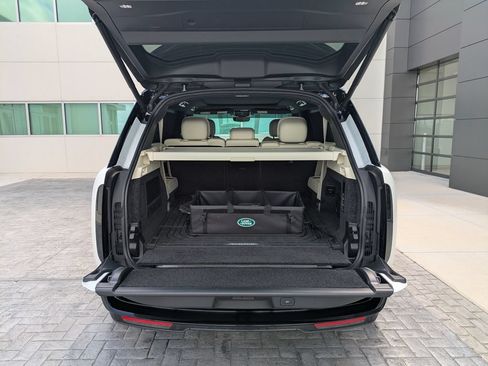 Certified 2025 Land Rover Range Rover Long Wheelbase SE AWD/4WD image 15