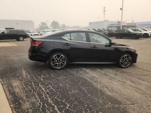 Used 2025 Nissan Sentra SR FWD image 12