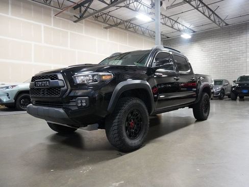 Used 2018 Toyota Tacoma TRD Pro AWD/4WD image 2