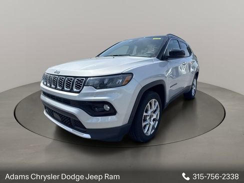 Used 2025 Jeep Compass Limited AWD/4WD image 3