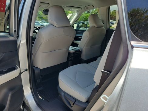 New 2026 Toyota Grand Highlander XLE FWD image 10