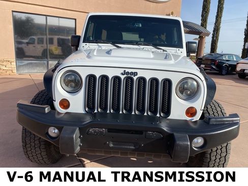 Used 2013 Jeep Wrangler Unlimited Sahara image 15