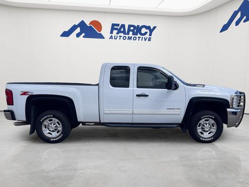 Used 2010 Chevrolet Silverado 2500 LT w/ Interior Plus Package RWD image 4