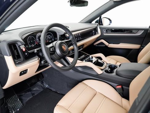 New 2025 Porsche Cayenne Coupe image 4