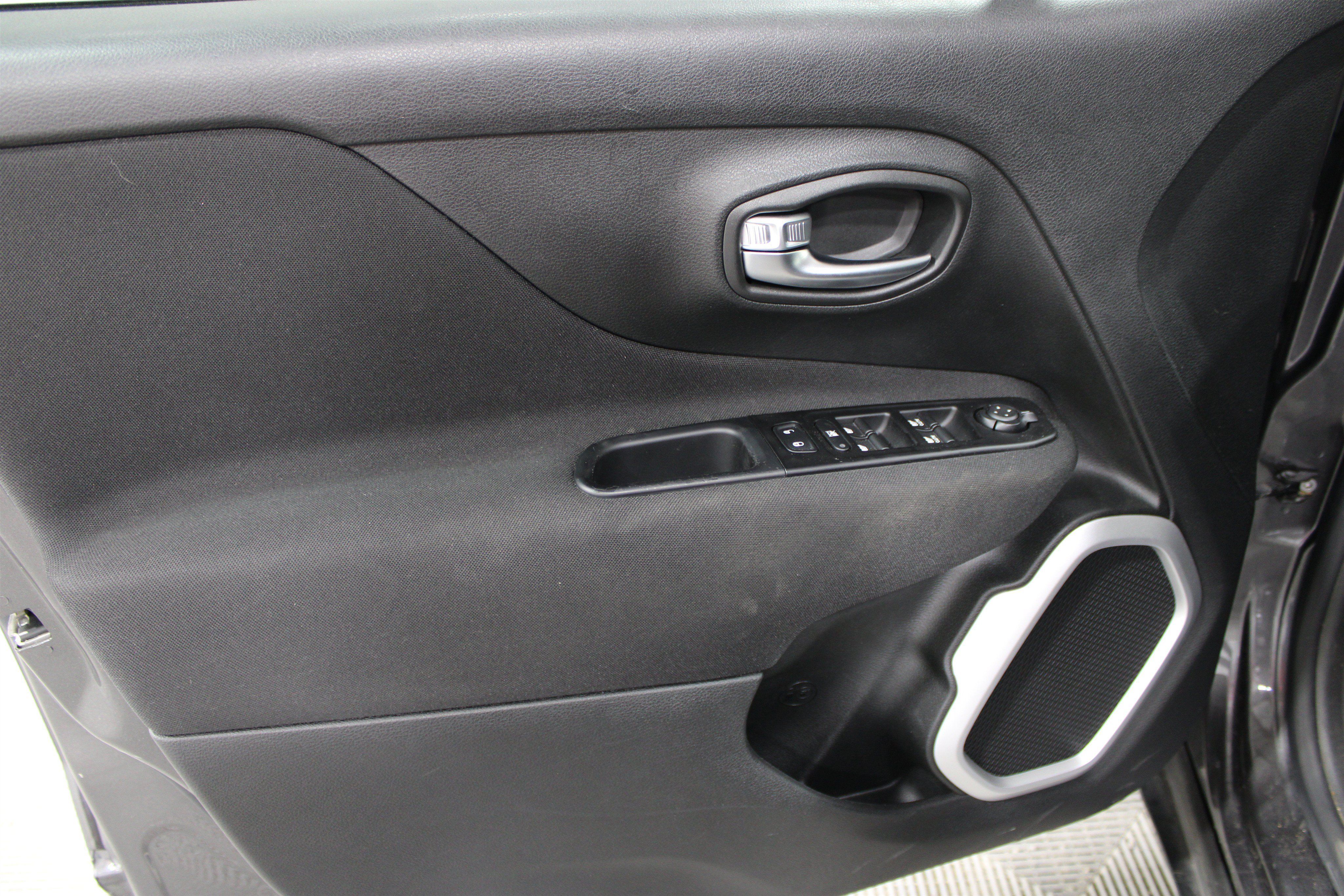 Used 2021 Jeep Renegade Latitude w/ Convenience Group FWD image 13