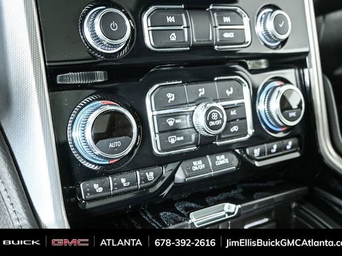 Used 2024 GMC Yukon XL Denali image 17