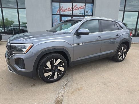 Used 2024 Volkswagen Atlas Cross Sport SE AWD/4WD image 3