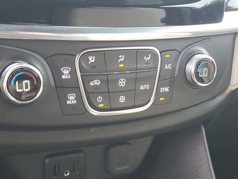 Certified 2022 Chevrolet Traverse LS FWD image 16
