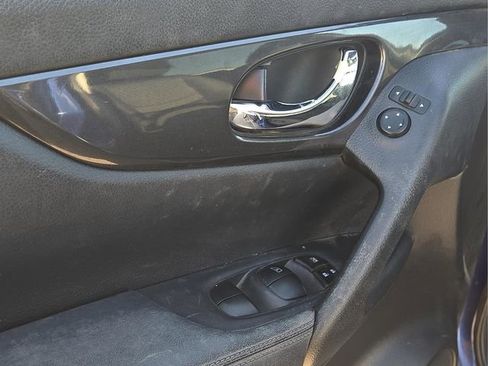 Used 2020 Nissan Rogue SV image 19