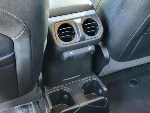 Used 2025 Jeep Wrangler Sport S image 27