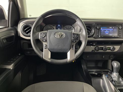 Used 2018 Toyota Tacoma SR5 RWD image 15